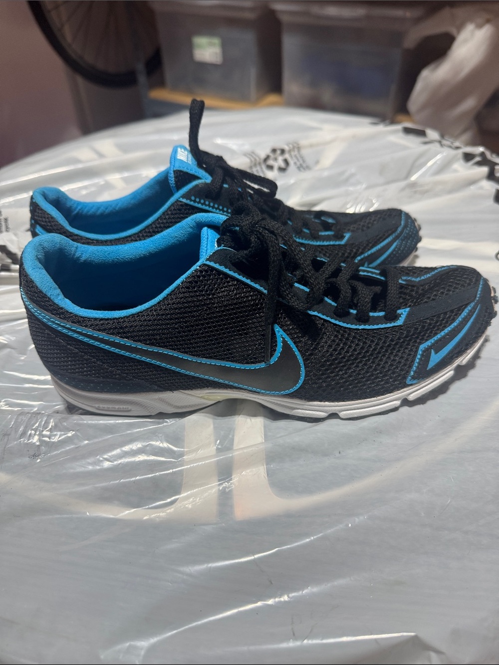 Nike Women’s Black and Bright Blue Mesh Sneakers (NEVER WORN)